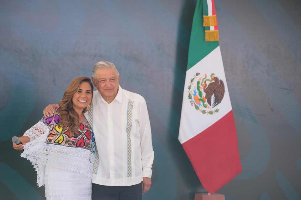 Andres Manuel López Obrador y Mara Lezama