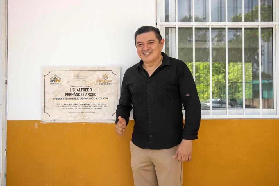 nuevo mobiliario para telebachilleratos en Valladolid, Yucatán, Alfredo Fernández